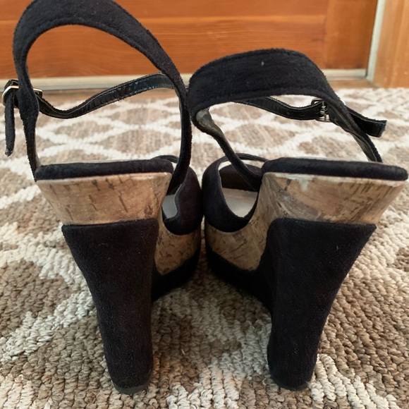 Adorable Black Peep-toe Platforms! - Picture 4 of 4